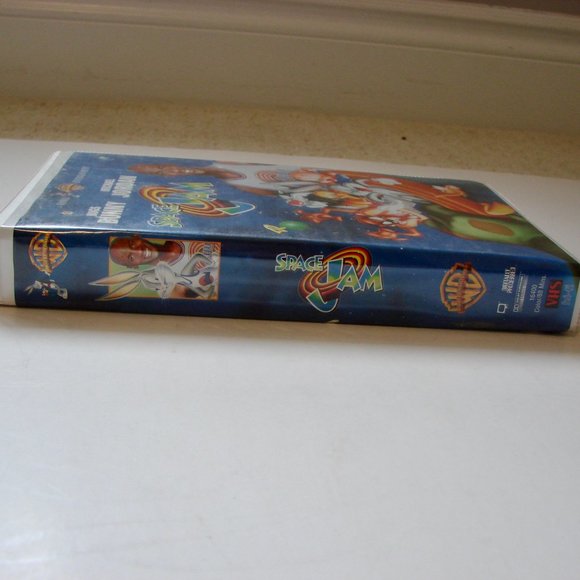 Michael Jordan Space Jam Movie VHS Tape + CD Bugs Bunny 1997 Warner Bros Tested - Picture 7 of 14